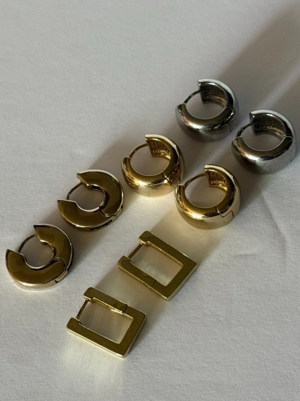 4 Pairs Mixed Brand Gold & Silver Tone Chunky Huggie Hoop Earring Bundle